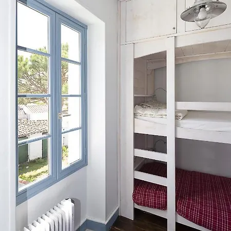 350m De La - Maison Pour 6 *